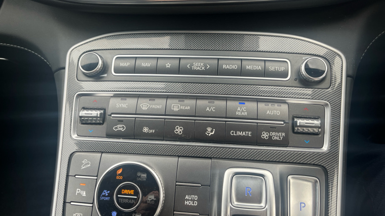 Hyundai SANTA FE 1.6 TGDi Hybrid Ultimate 5dr 4WD Auto Hybrid Estate